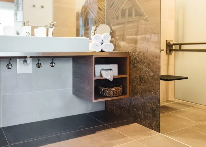 Post 4* נאודרס