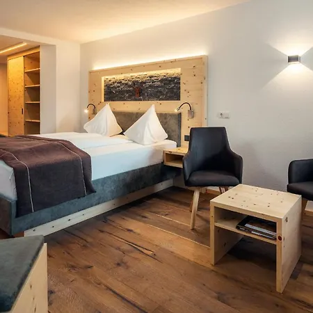 Hotel Post 4*