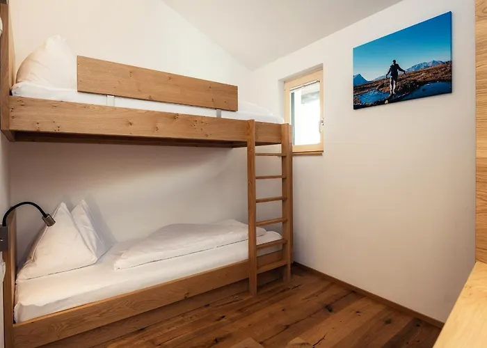 Post 4* ナウダース