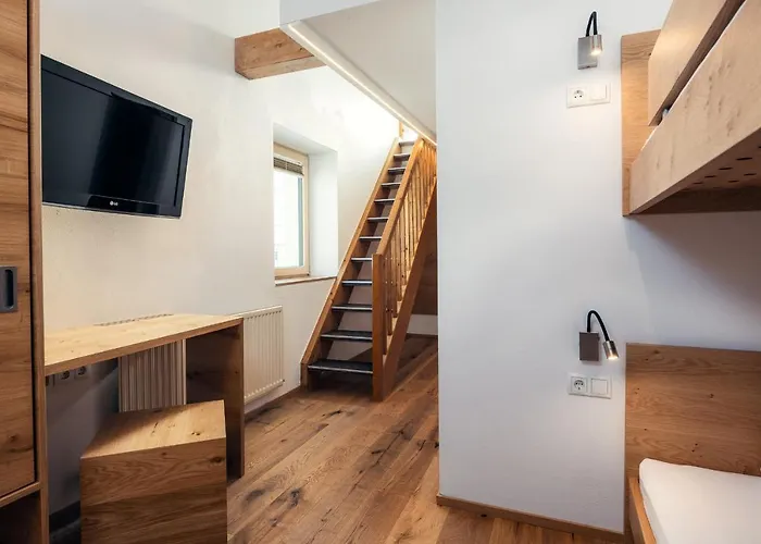 Post 4* ナウダース